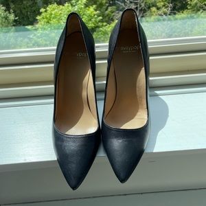 Gravity Pope Black pointed toe pumps